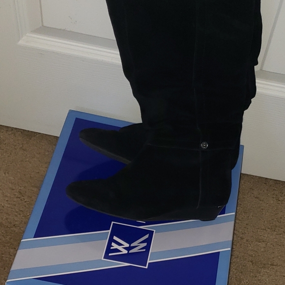 Black Suede Boots
Brand: White Mountain
Size: 6.5 - Picture 6 of 7